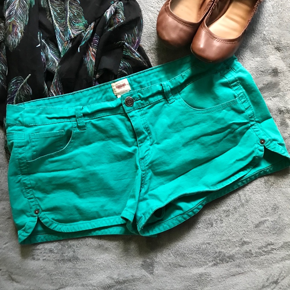 Mossimo Juniors Shorts in Teal.